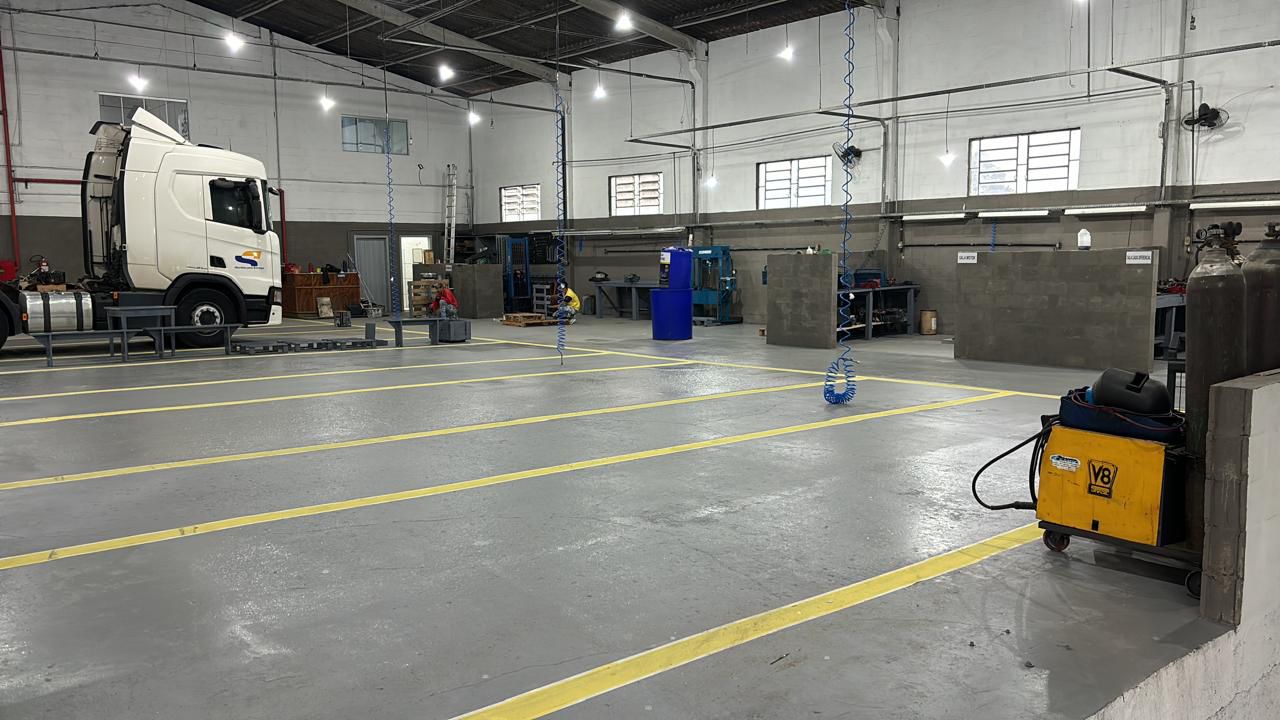 Serviço em andamento na linha pesada